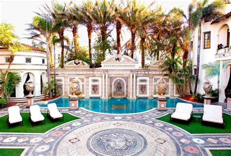 casa casuarina versace.